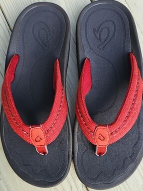 OLUKAI  HOKUA  (US M10) Red/Tangerine & Black Sandals